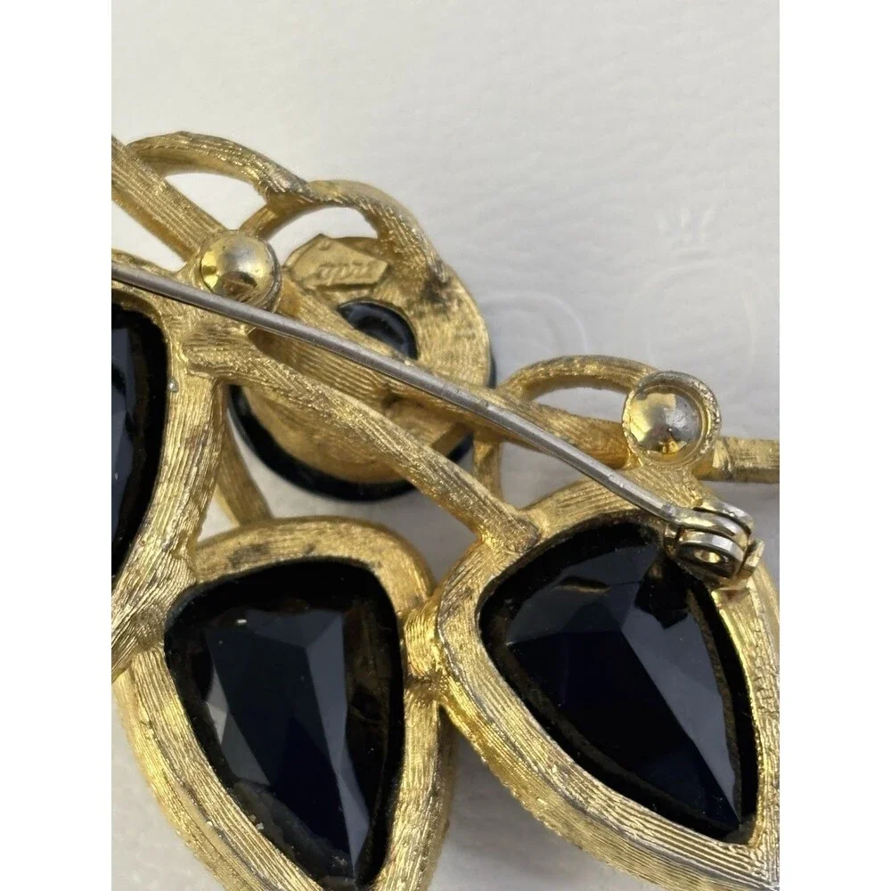 Vintage CAPRI Brooch Pin Black  Glass Goldtone Leaf Branch  2”